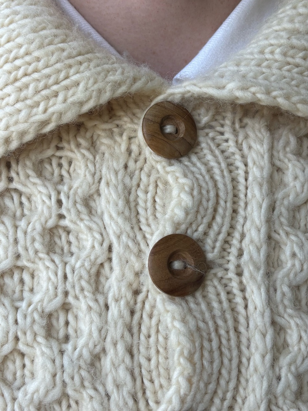 Vintage Cream Cable Knit Cardigan with Wooden Buttons - Picture 3 of 6